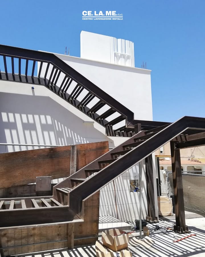 Cerchi una scala che unisca funzionalità ed estetica? 🔨🪜
Noi di