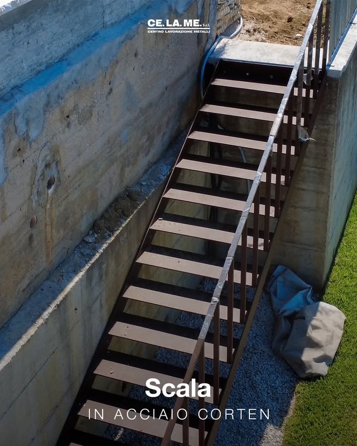 Realizzazione scala in acciaio corten 🛠️ 
Eleganza, resistenza e carattere
L’acciaio