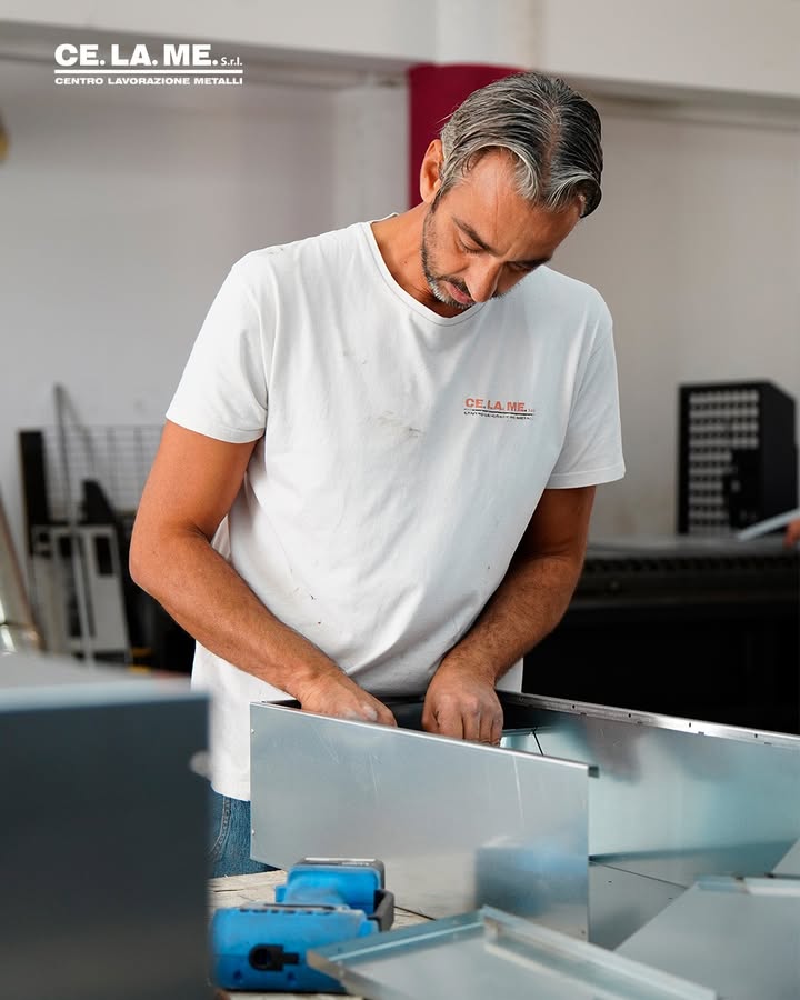 Lavori in corso! 🔨✨
Stiamo creando nuove cassette postali su misura